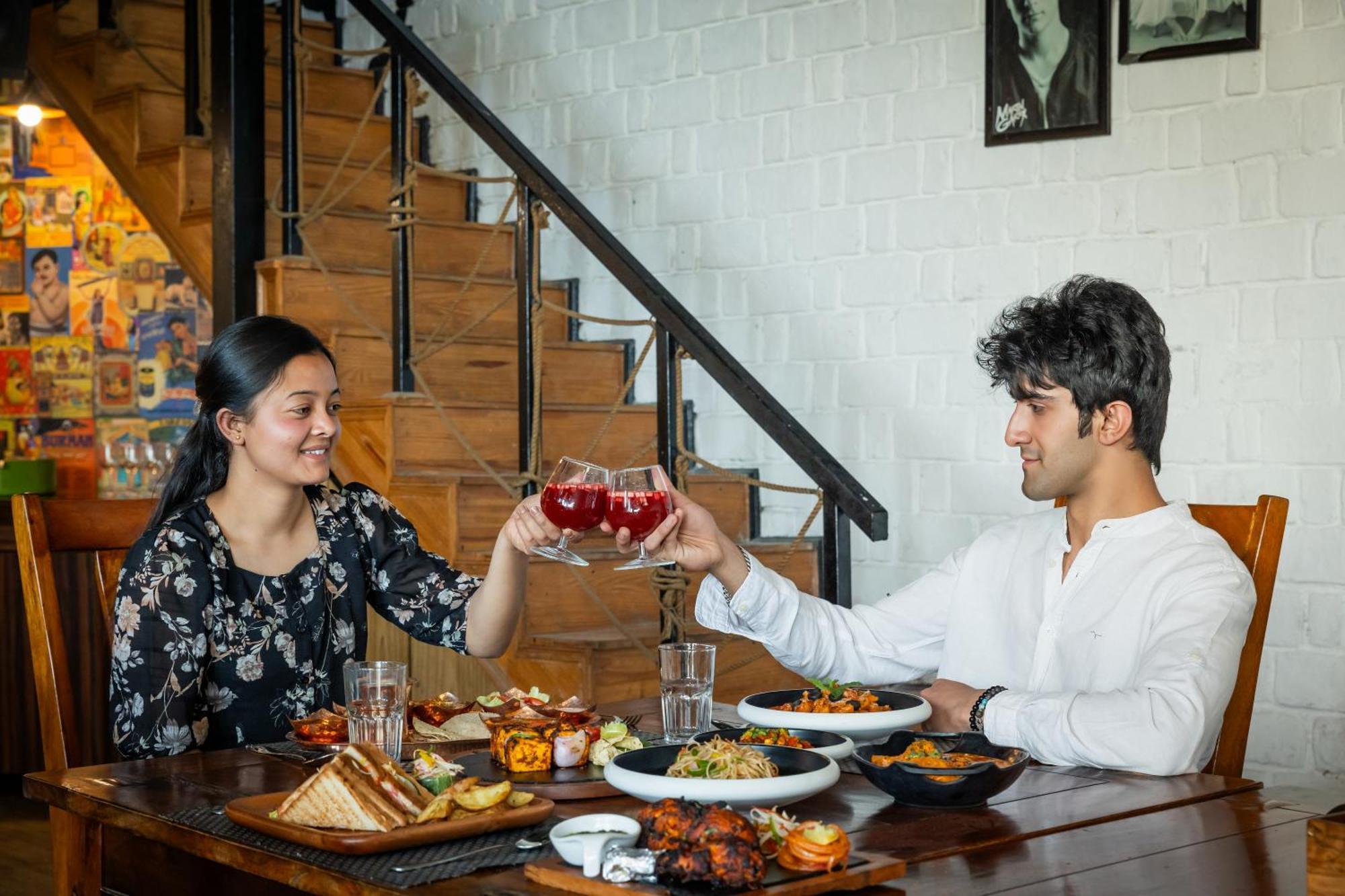 Zone Connect By The Park, Lansdowne Hotel Ngoại thất bức ảnh